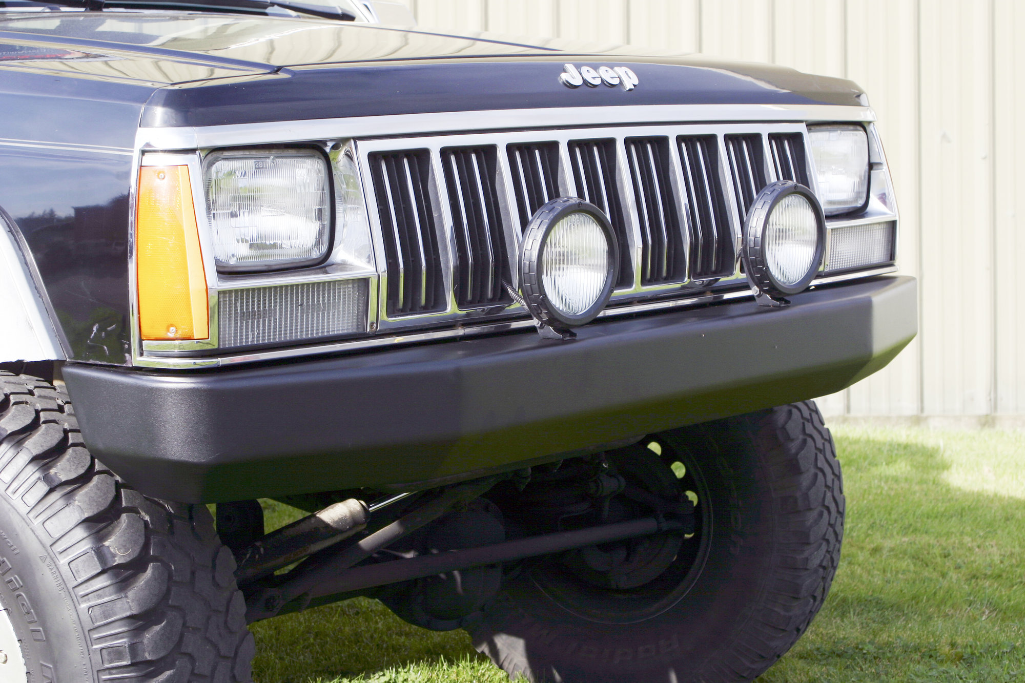 Warrior Products 560 Front Rock Crawler Bumper in Black for 84-01 Jeep Cherokee XJ