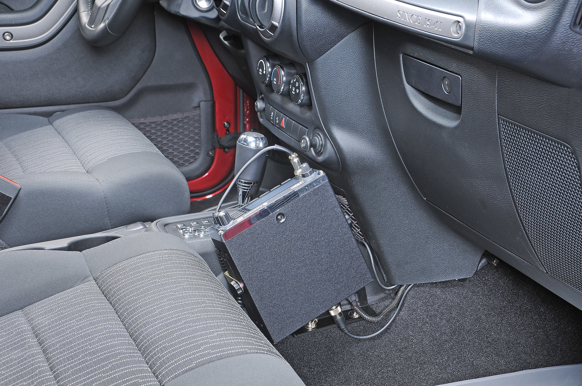 Quadratec JK-CBMU Quick Disconnect CB Radio Mount for 11-18 Jeep Wrangler JK with Full Size CB Radios