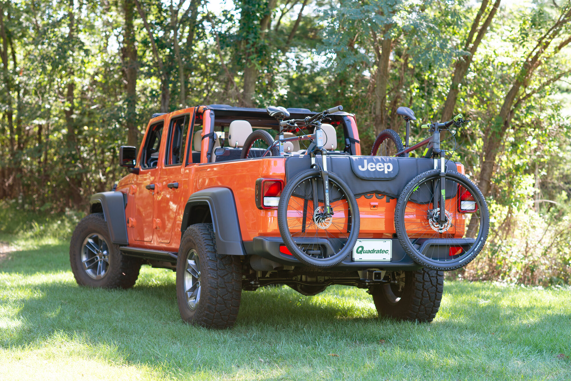 Quadratec Jeep License Tailgate Bike Pad w/ Jeep Logofor 2020-2026 Jeep Gladiator JT